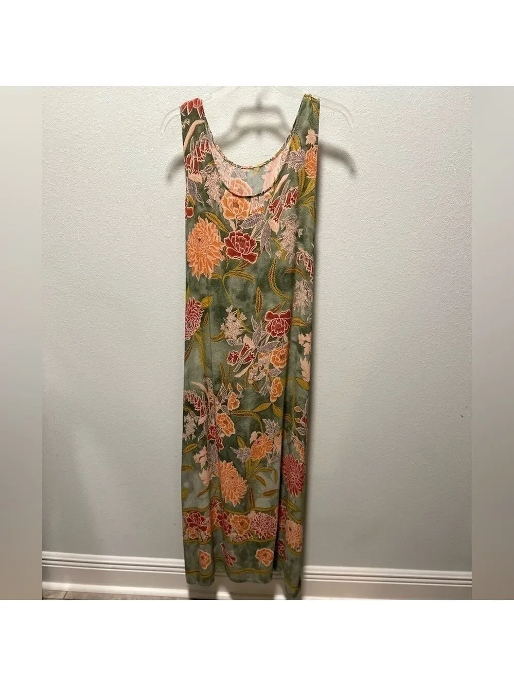 Gorgeous Maxi Floral Print sleeveless dress with tie belt in back No size tag